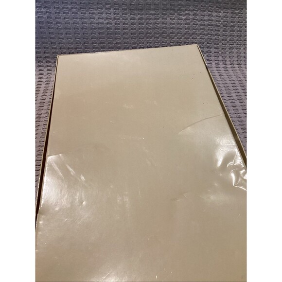 2017 Holly Hobbie Colorforms Classics Dress Up Set Toy Paper Doll with 4 Outfits - Picture 16 of 16